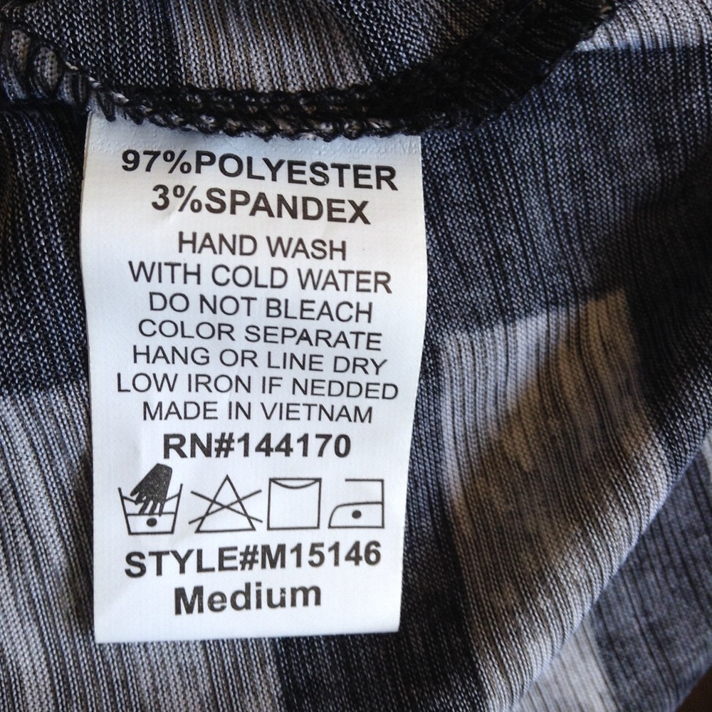 Geometric Patterned Top - Picture 3 of 4